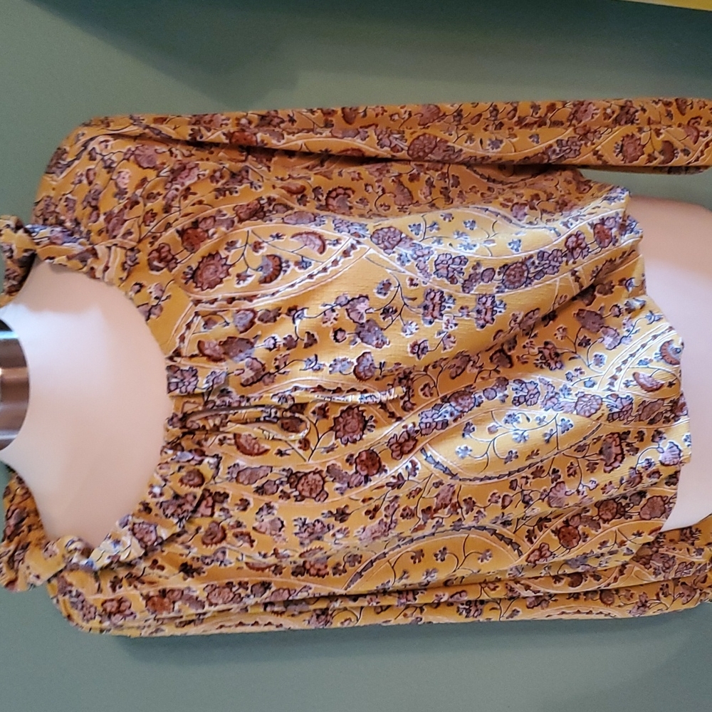 Floral l/s blouse, elastic at waist  and elastic end of sleeve w/ruffle